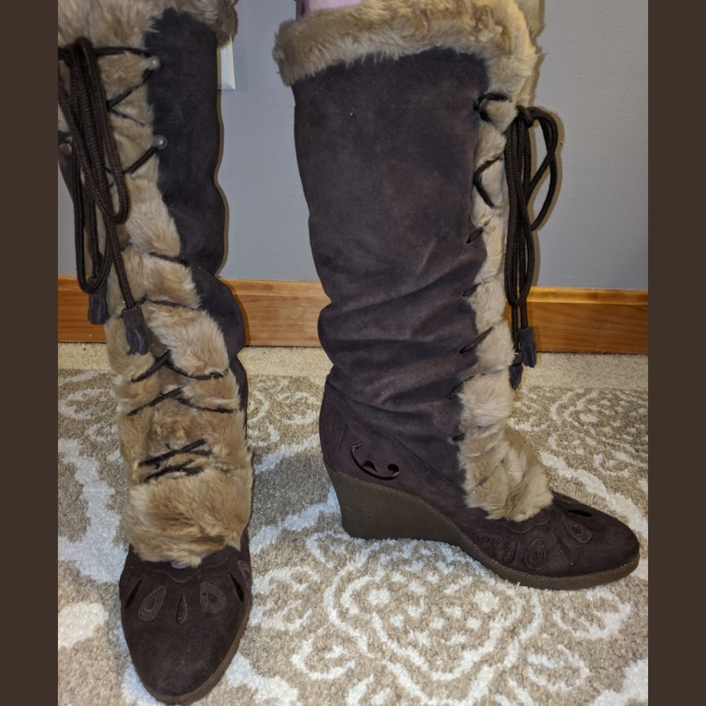 SE Boutique Brown Suede Faux Fur Wedg Tie Up Boots